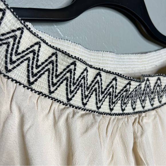 San Joy Off Shoulder Cropped Blouse - Picture 3 of 7